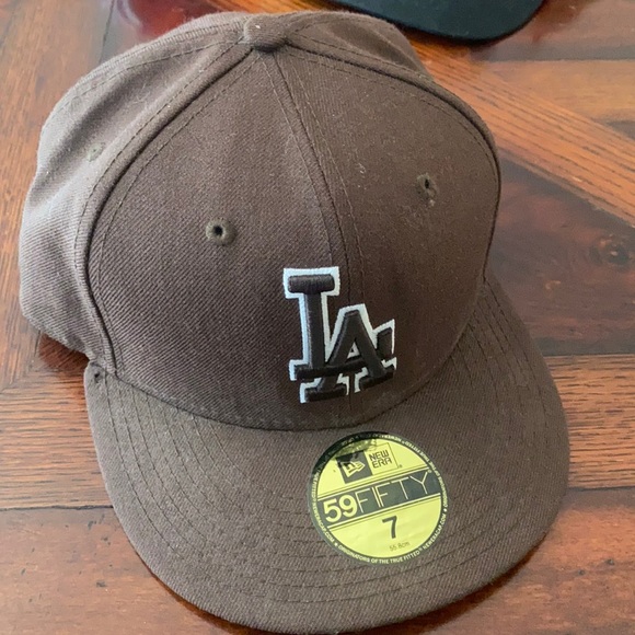 New Era 59 Fifty  Los Angeles Dodgers Brown/white Size 7  55.8cm YOUTH - Picture 1 of 13